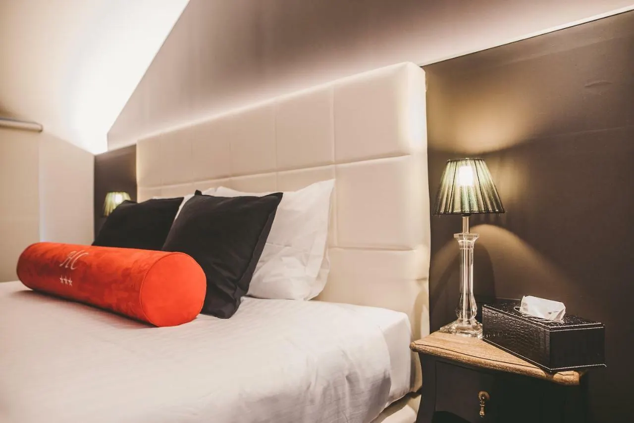 Hotel Hors-Chateau - Liege Centre Historique 3*,