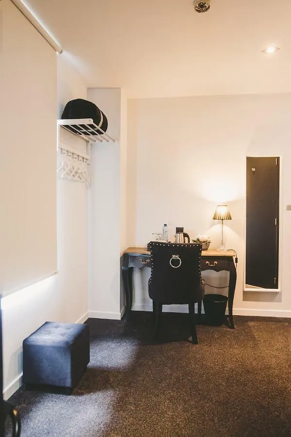 Hotel Hors-Chateau - Liege Centre Historique 3*,